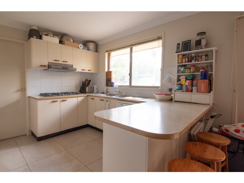 40 Banyule Court, Wattle Grove NSW 2173