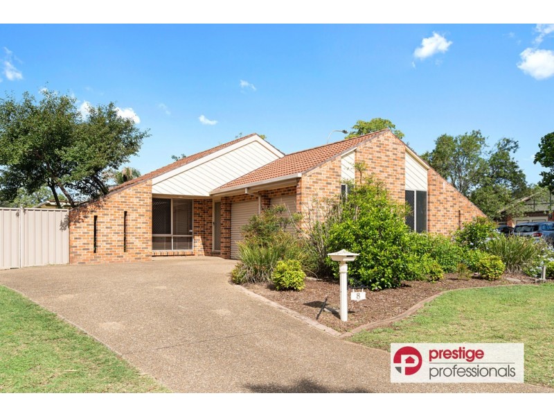 8 Haughton Court, Wattle Grove NSW 2173