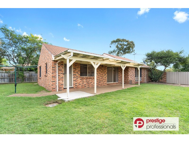 8 Haughton Court, Wattle Grove NSW 2173