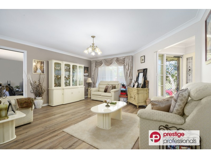 7 Fernleaf Court, Wattle Grove NSW 2173