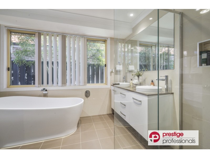 7 Fernleaf Court, Wattle Grove NSW 2173