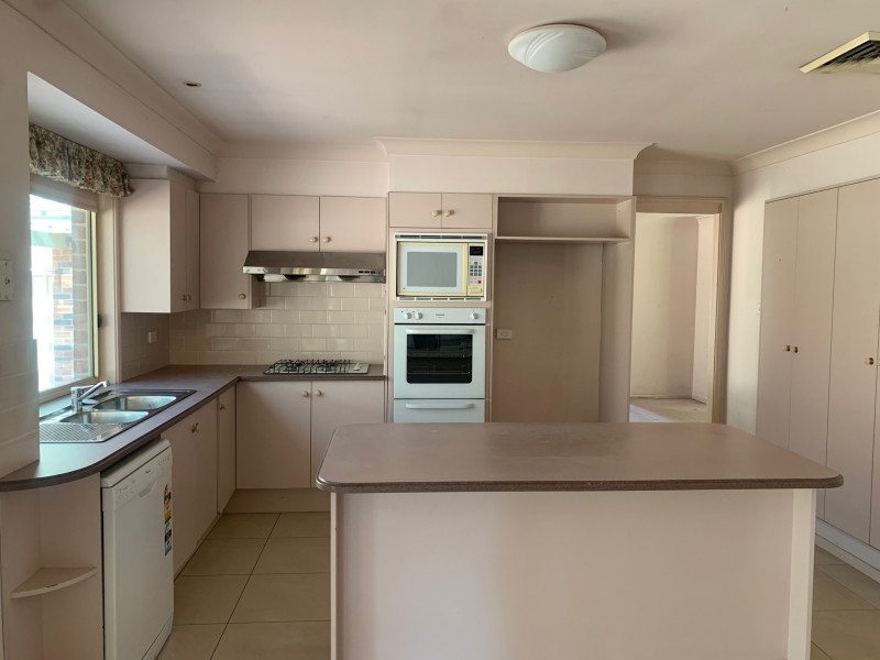 41 Como Court, Wattle Grove NSW 2173