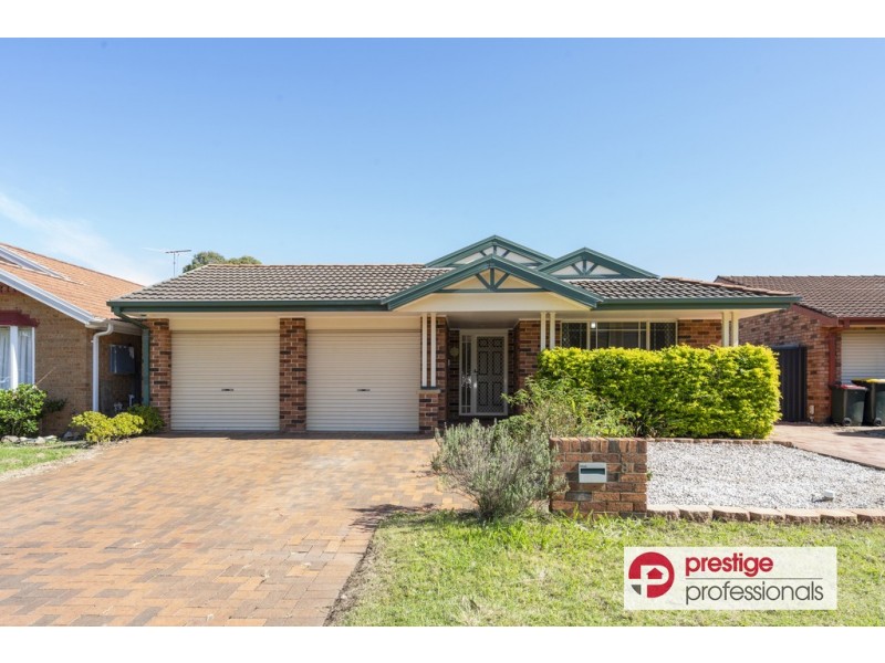 8 Ellerston Court, Wattle Grove NSW 2173