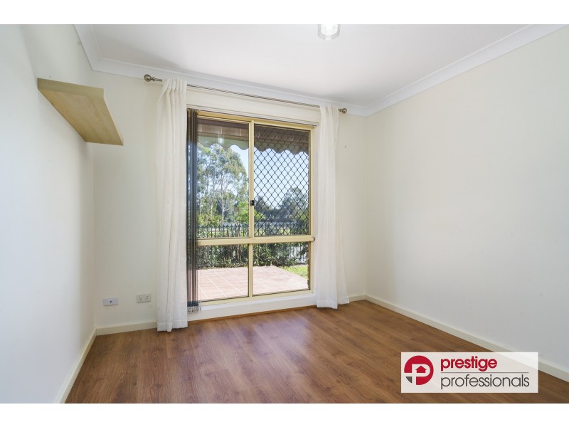 8 Ellerston Court, Wattle Grove NSW 2173