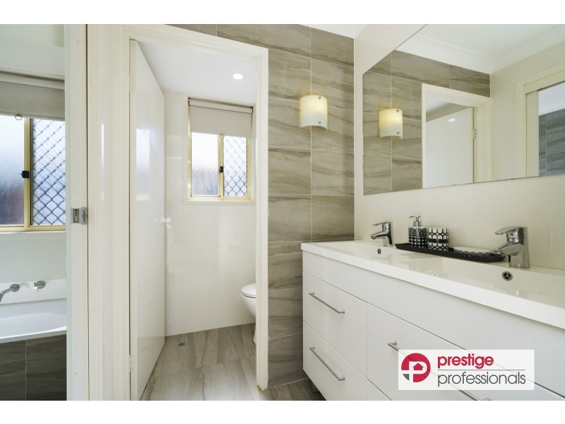 8 Ellerston Court, Wattle Grove NSW 2173