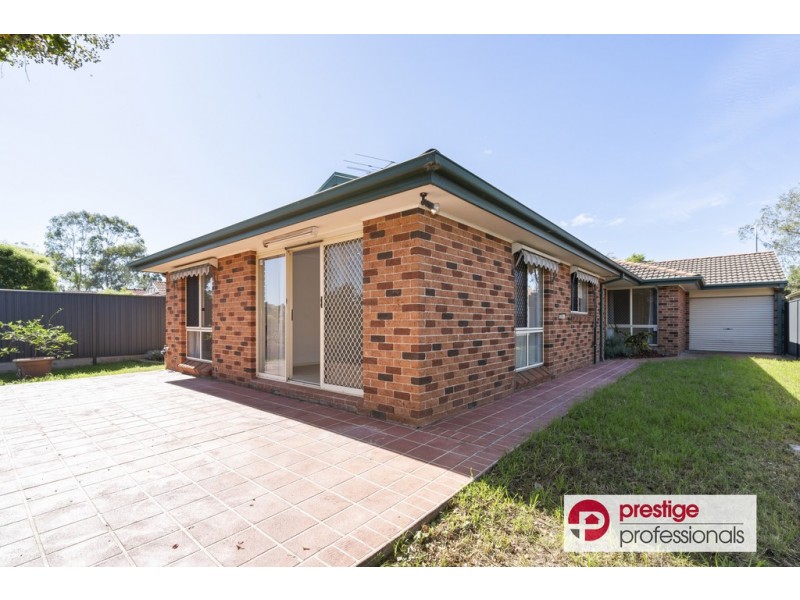 8 Ellerston Court, Wattle Grove NSW 2173
