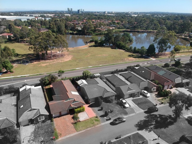 8 Ellerston Court, Wattle Grove NSW 2173