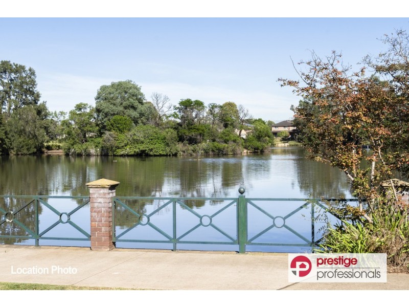 8 Ellerston Court, Wattle Grove NSW 2173