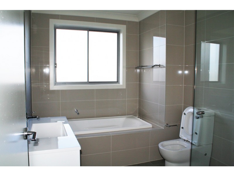 9 Greenview Drive, Moorebank NSW 2170