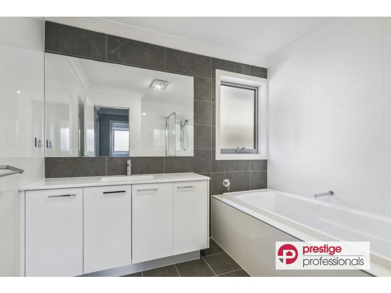 3 Nairn Place, Moorebank NSW 2170