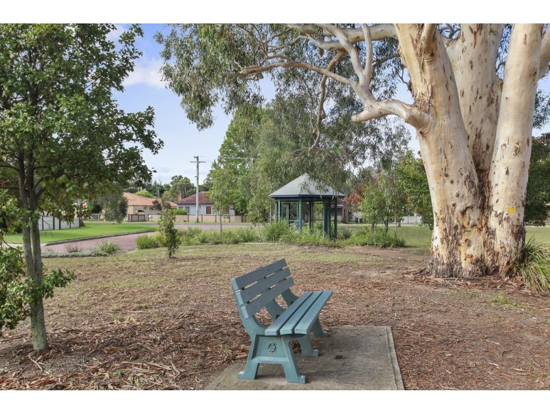 17 Birdwood Avenue, Wattle Grove NSW 2173