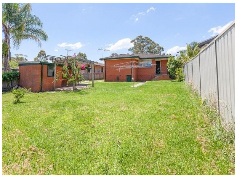 11 Rix Avenue, Hammondville NSW 2170