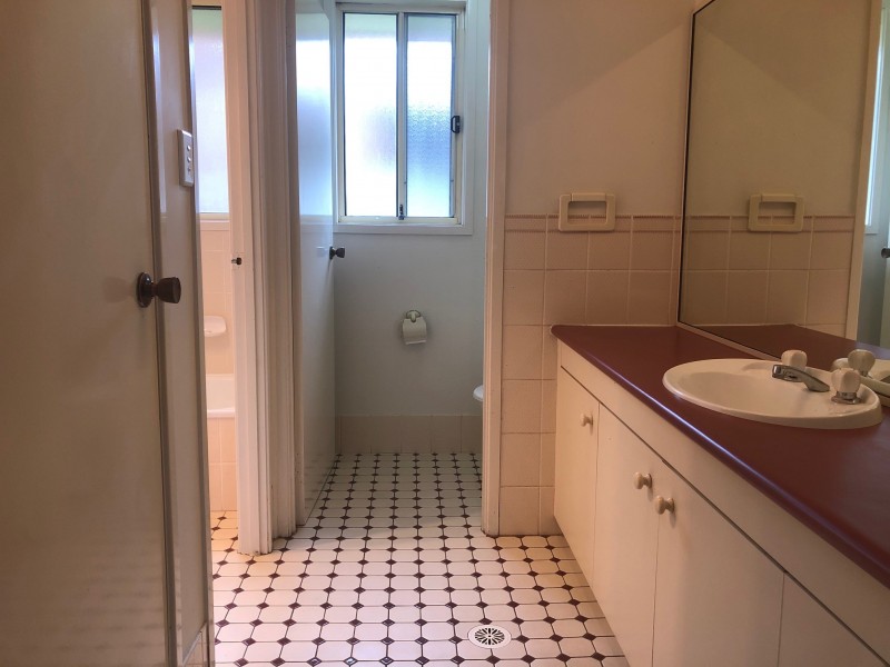 13 Merryville Court, Wattle Grove NSW 2173