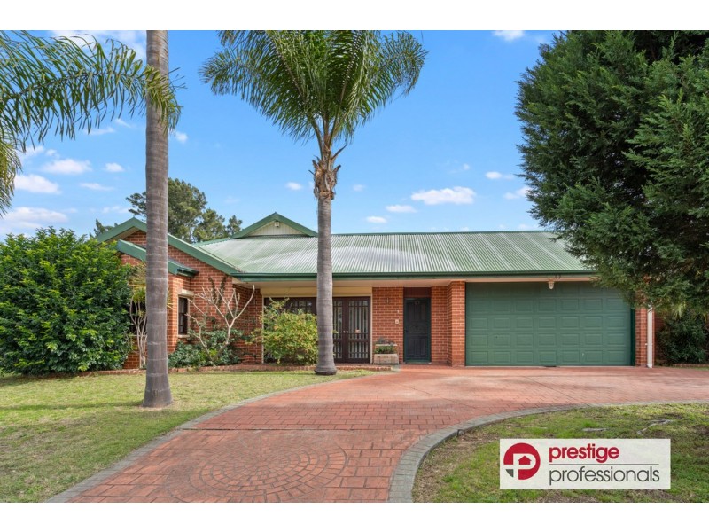 8 Trineura Court, Wattle Grove NSW 2173