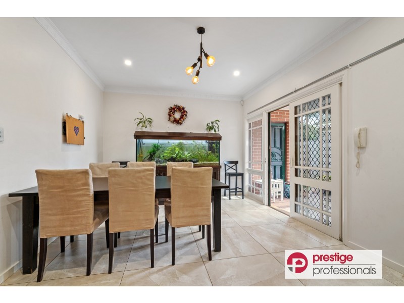 8 Trineura Court, Wattle Grove NSW 2173