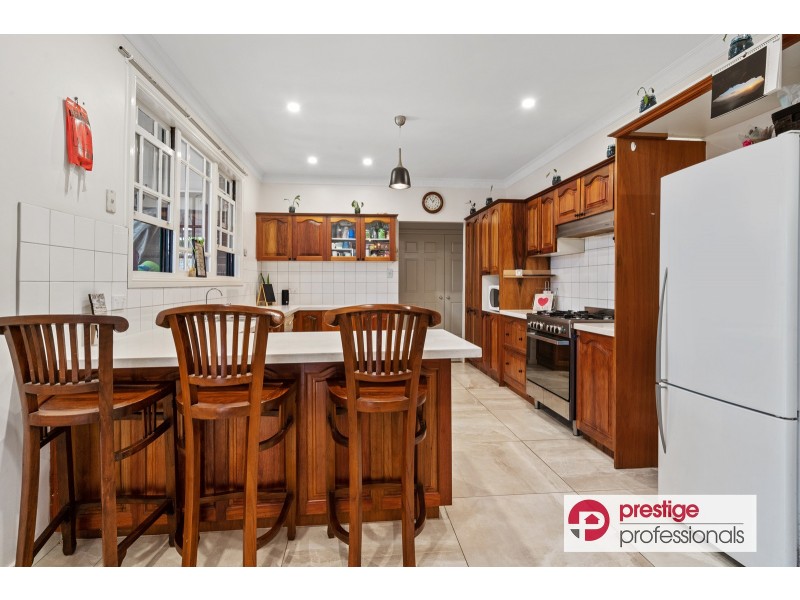 8 Trineura Court, Wattle Grove NSW 2173