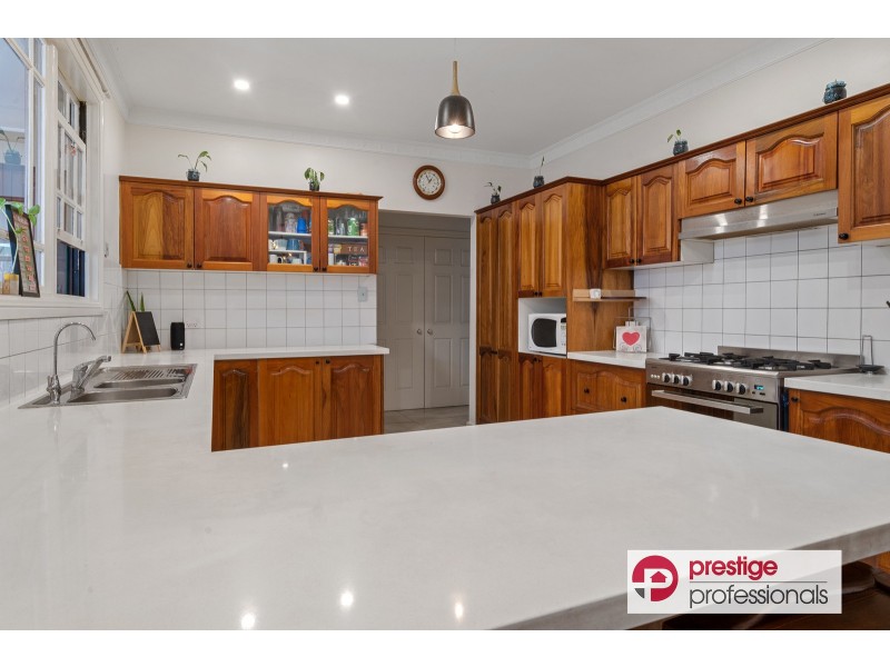 8 Trineura Court, Wattle Grove NSW 2173