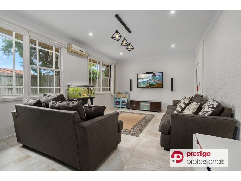 8 Trineura Court, Wattle Grove NSW 2173