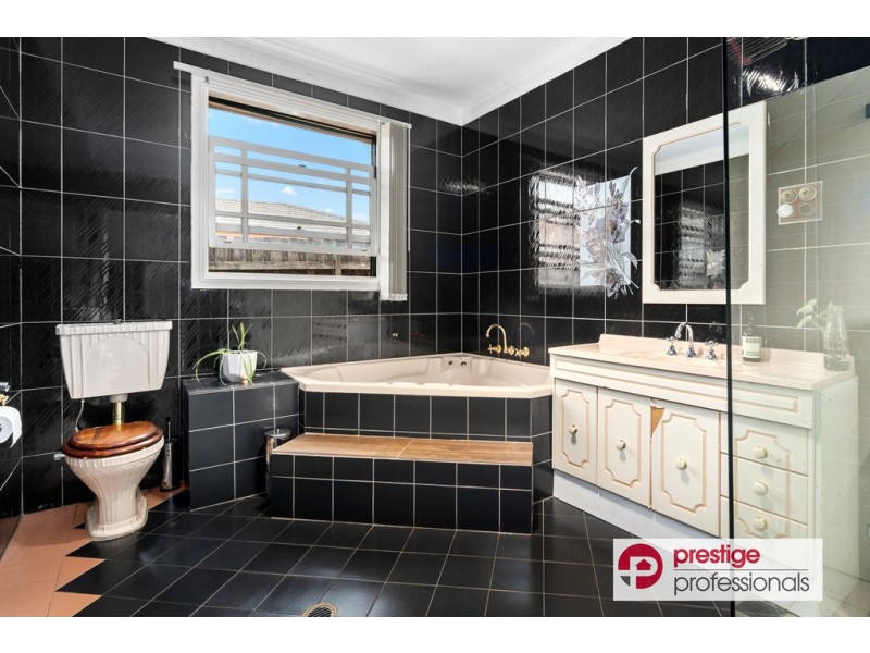 8 Trineura Court, Wattle Grove NSW 2173