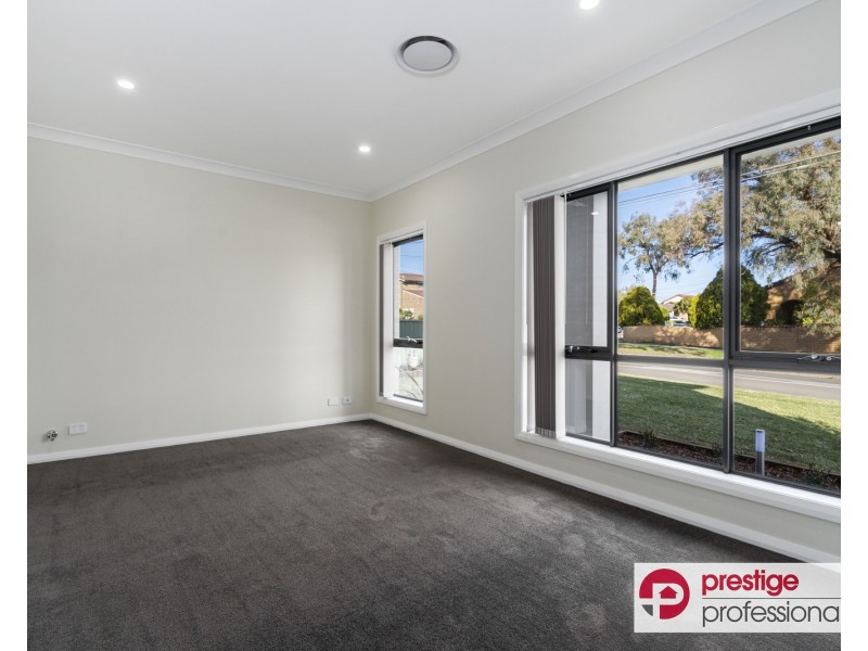 1-3/102 Longstaff Avenue, Chipping Norton NSW 2170