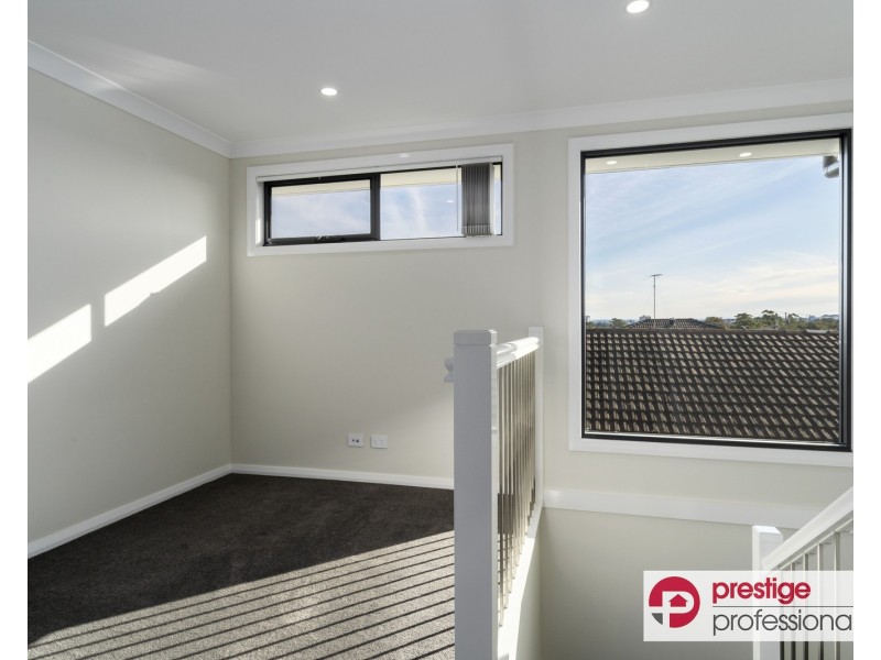 1-3/102 Longstaff Avenue, Chipping Norton NSW 2170