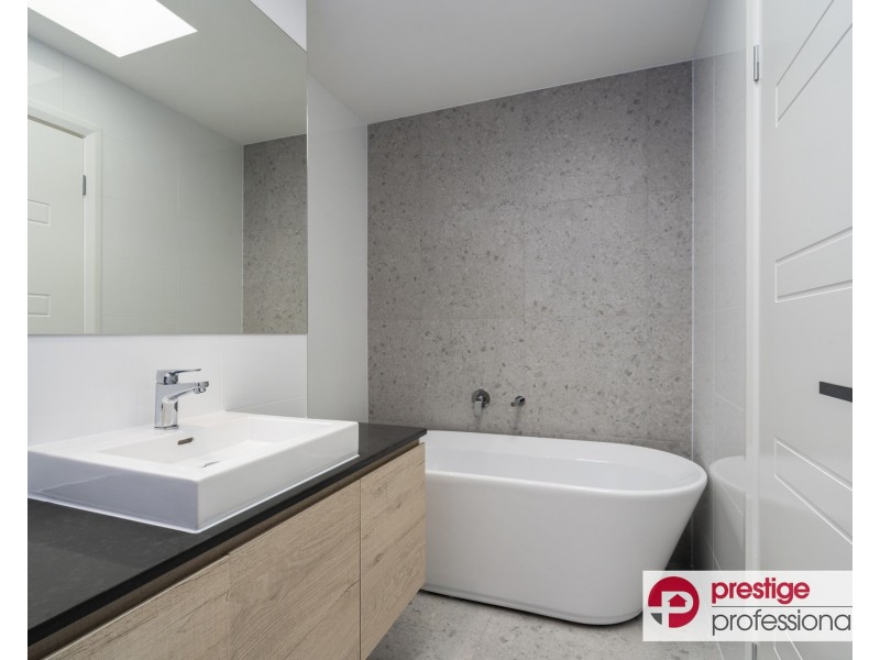 1-3/102 Longstaff Avenue, Chipping Norton NSW 2170