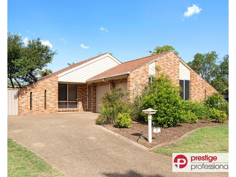 8 Haughton Court, Wattle Grove NSW 2173