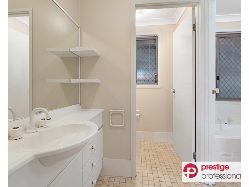 8 Haughton Court, Wattle Grove NSW 2173