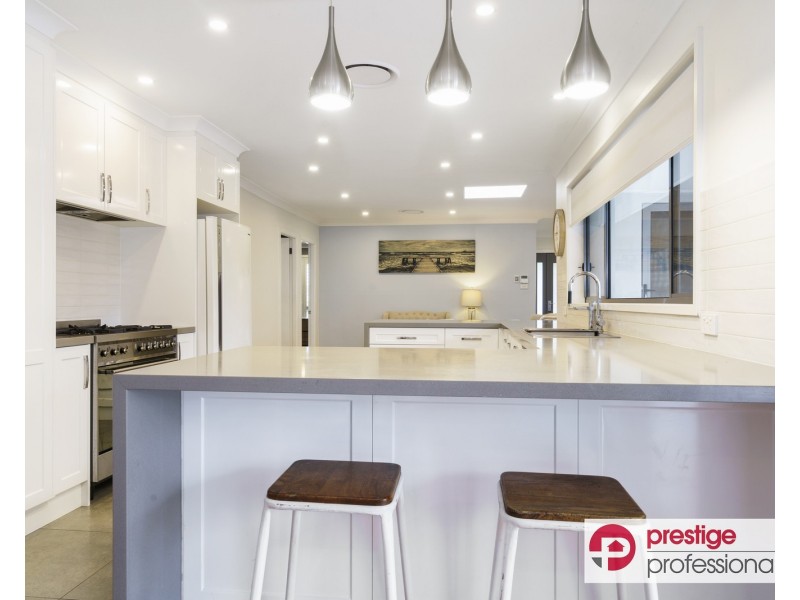 18 Hillcrest Avenue, Moorebank NSW 2170