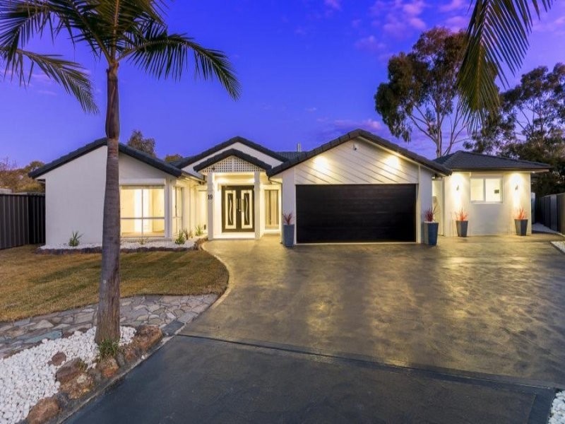 19 Baileyana Court, Wattle Grove NSW 2173