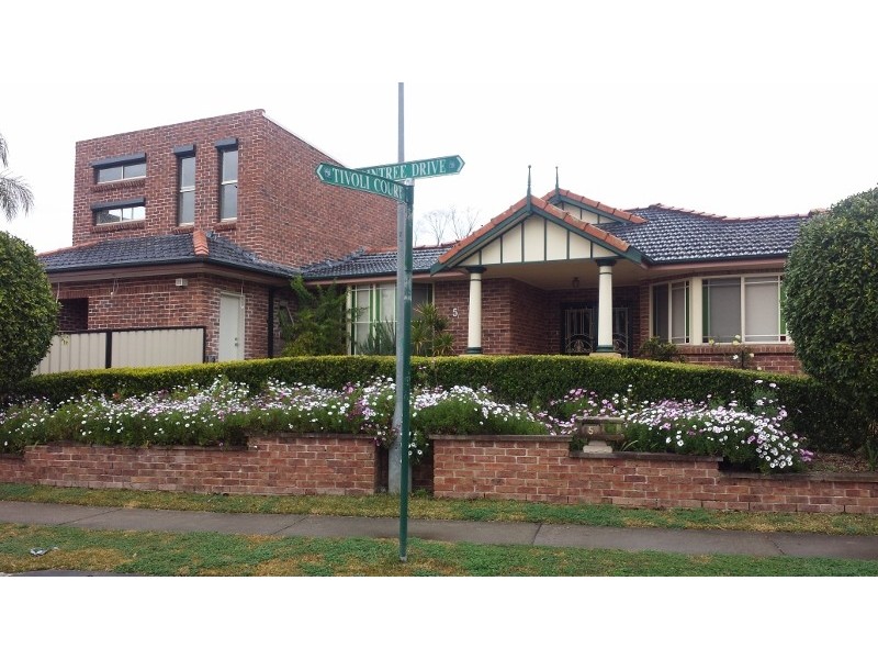 5a Daintree Drive, Wattle Grove NSW 2173