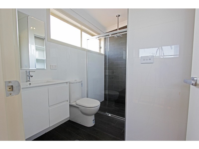 5a Daintree Drive, Wattle Grove NSW 2173