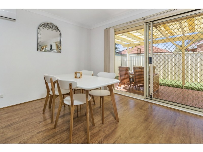 8 Jenolan Court, Wattle Grove NSW 2173