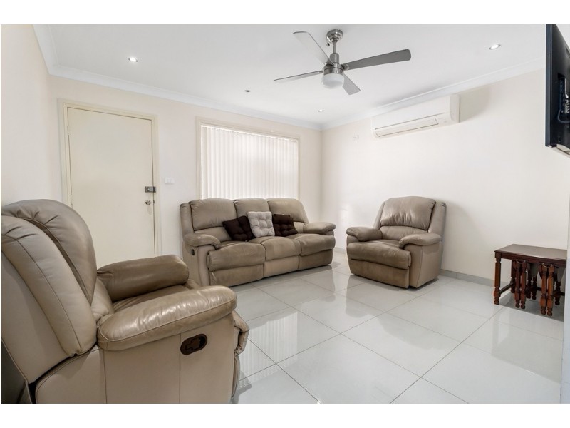 8/43 Araluen Avenue, Moorebank NSW 2170