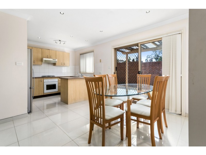 8/43 Araluen Avenue, Moorebank NSW 2170