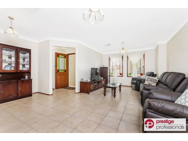 10 Exbury Court, Wattle Grove NSW 2173
