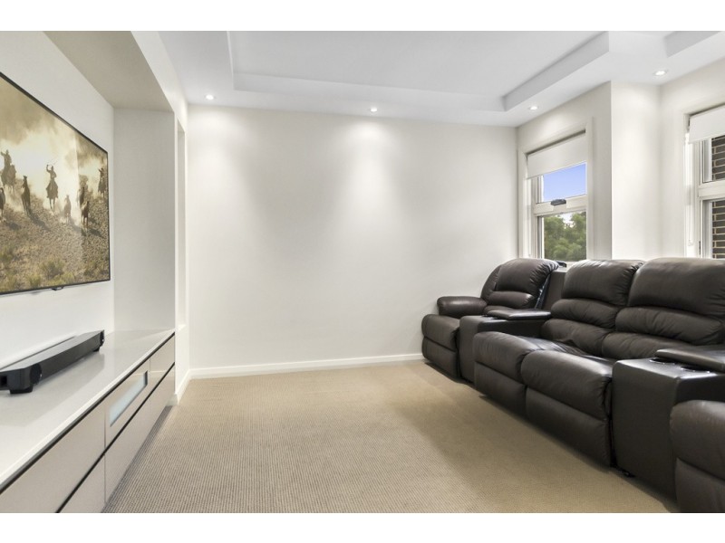 20 Bushview Lane, Moorebank NSW 2170