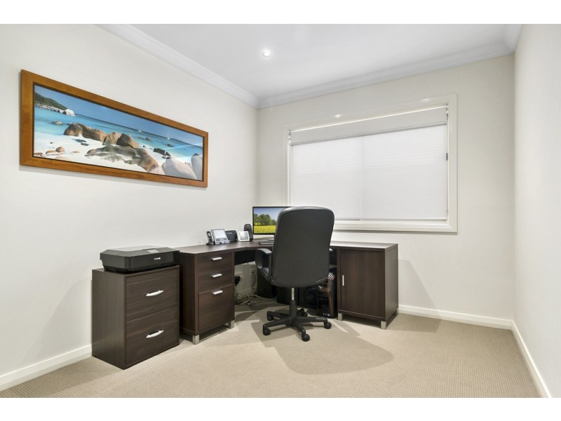 20 Bushview Lane, Moorebank NSW 2170