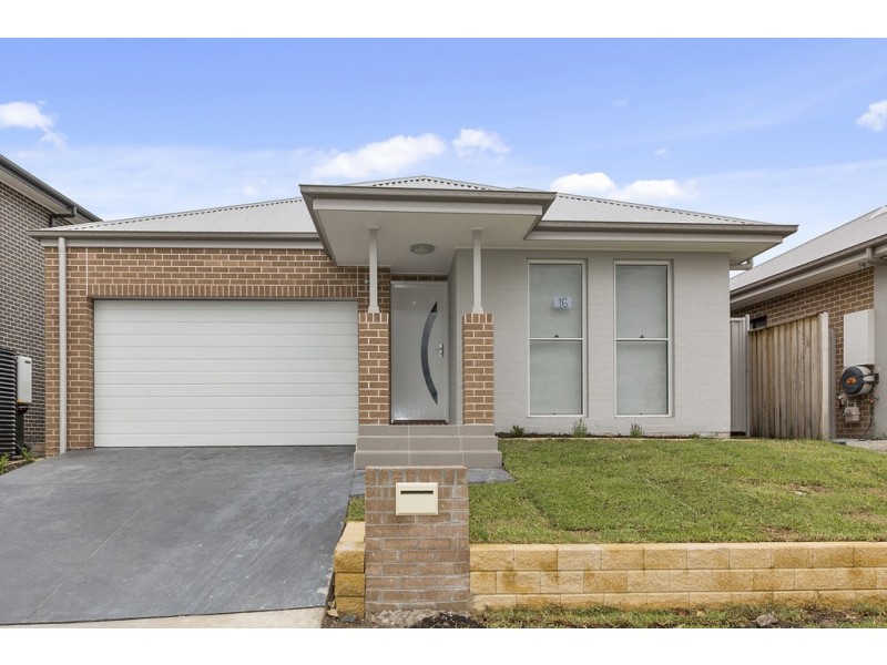 16 Silverleaf Lane, Moorebank NSW 2170