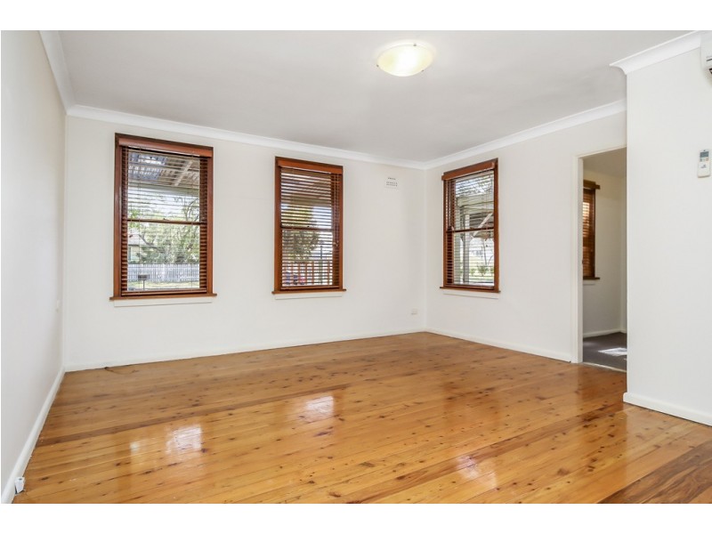 33 Salamaua Crescent, Holsworthy NSW 2173