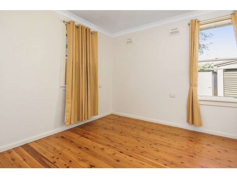 33 Salamaua Crescent, Holsworthy NSW 2173