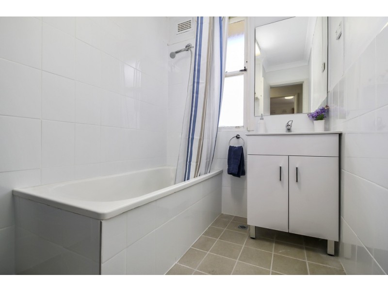 33 Salamaua Crescent, Holsworthy NSW 2173