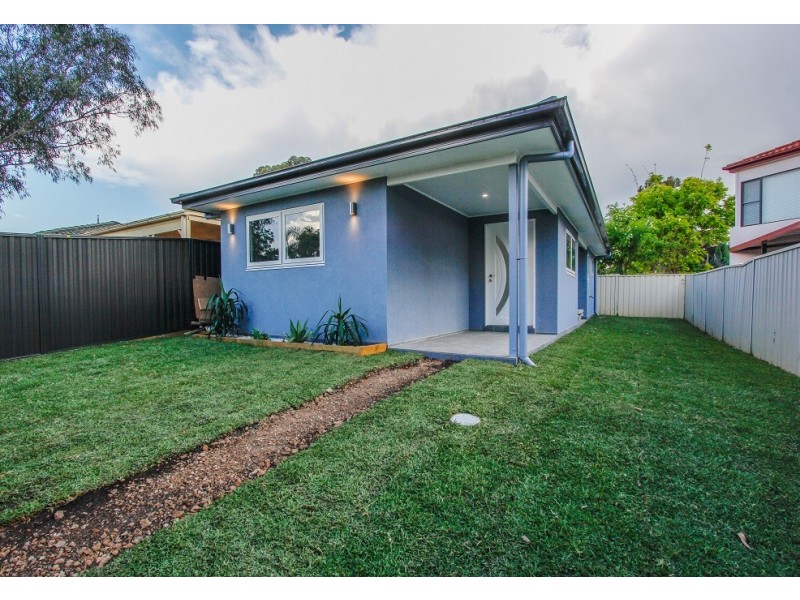 1A Quamby Court, Wattle Grove NSW 2173