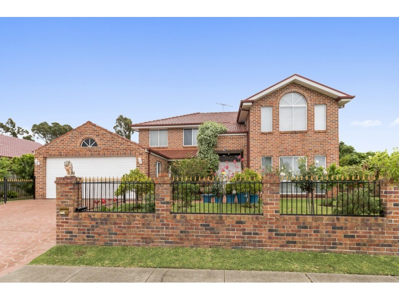 1 Glenelg Court, Wattle Grove NSW 2173