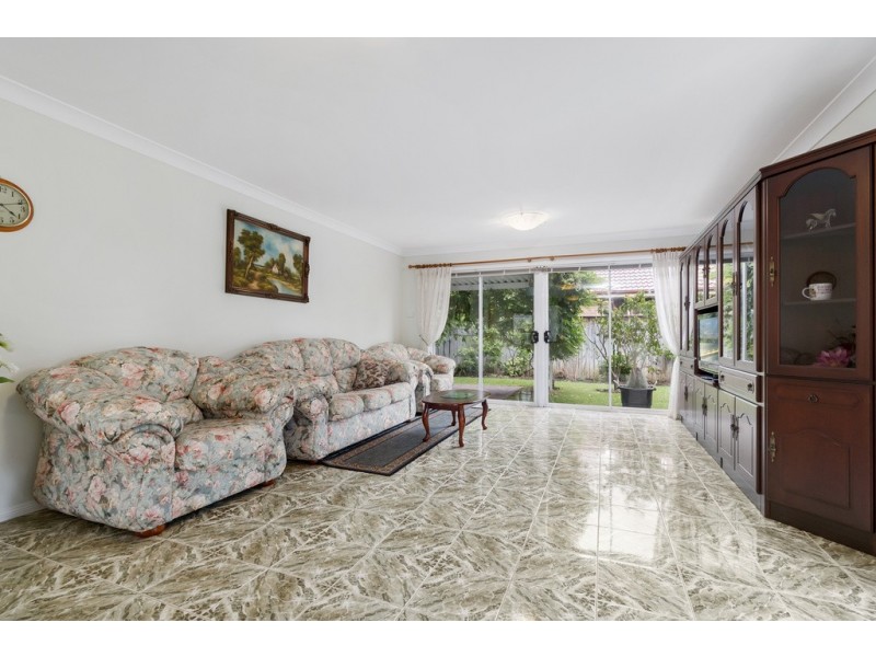 1 Glenelg Court, Wattle Grove NSW 2173