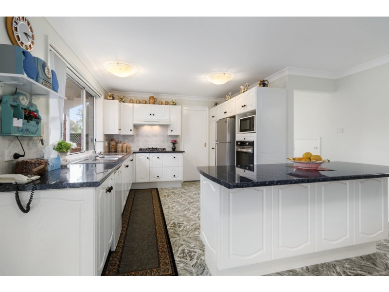 1 Glenelg Court, Wattle Grove NSW 2173