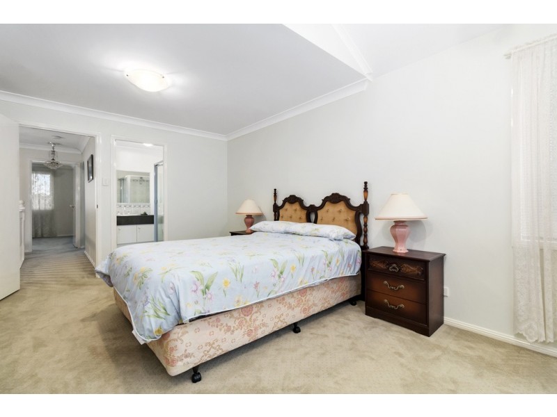 1 Glenelg Court, Wattle Grove NSW 2173