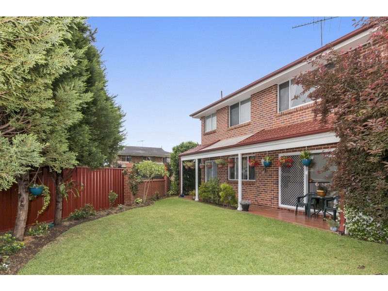 1 Glenelg Court, Wattle Grove NSW 2173