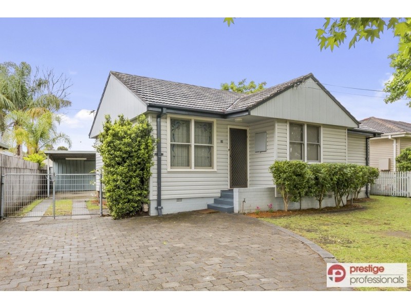 24 Salamaua Crescent, Holsworthy NSW 2173