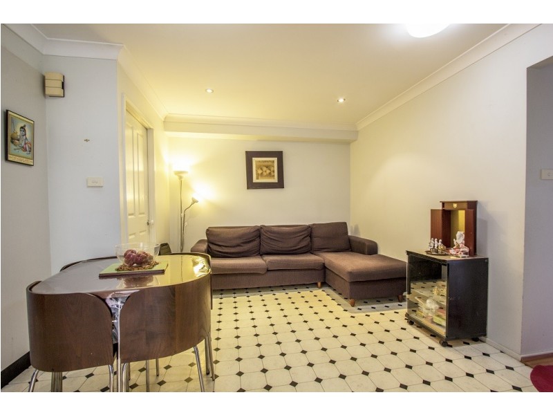 19 Banyule Court, Wattle Grove NSW 2173